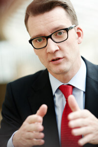 <b>Sven Wolf</b> MdL, rechtspolitischer Sprecher der SPD-Landtagsfraktion, ... - sven_wolf_rechtspolitischer_sprecher_nsu_ausschuss_vorsitzender-200x300